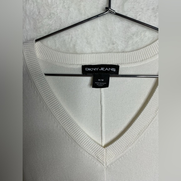 DKNY Off-White V-Neck Sweater size M - Picture 7 of 13